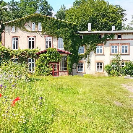 Ferienwohnung Im Gutshaus Alt Krassow Inmitten Der Natur Lalendorf Exterior foto