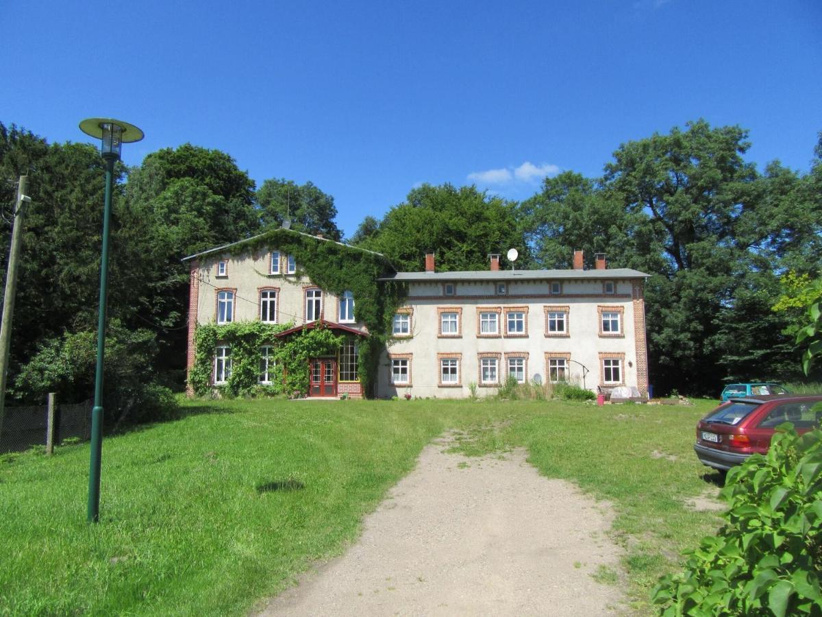 Ferienwohnung Im Gutshaus Alt Krassow Inmitten Der Natur Lalendorf Exterior foto