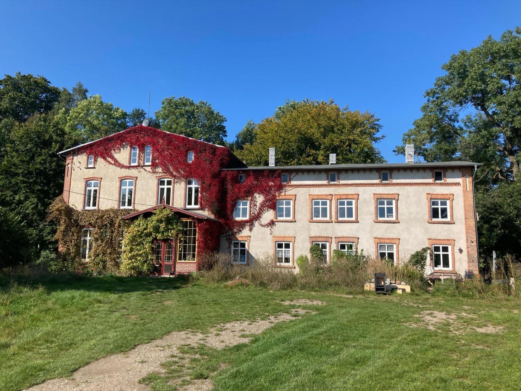 Ferienwohnung Im Gutshaus Alt Krassow Inmitten Der Natur Lalendorf Exterior foto