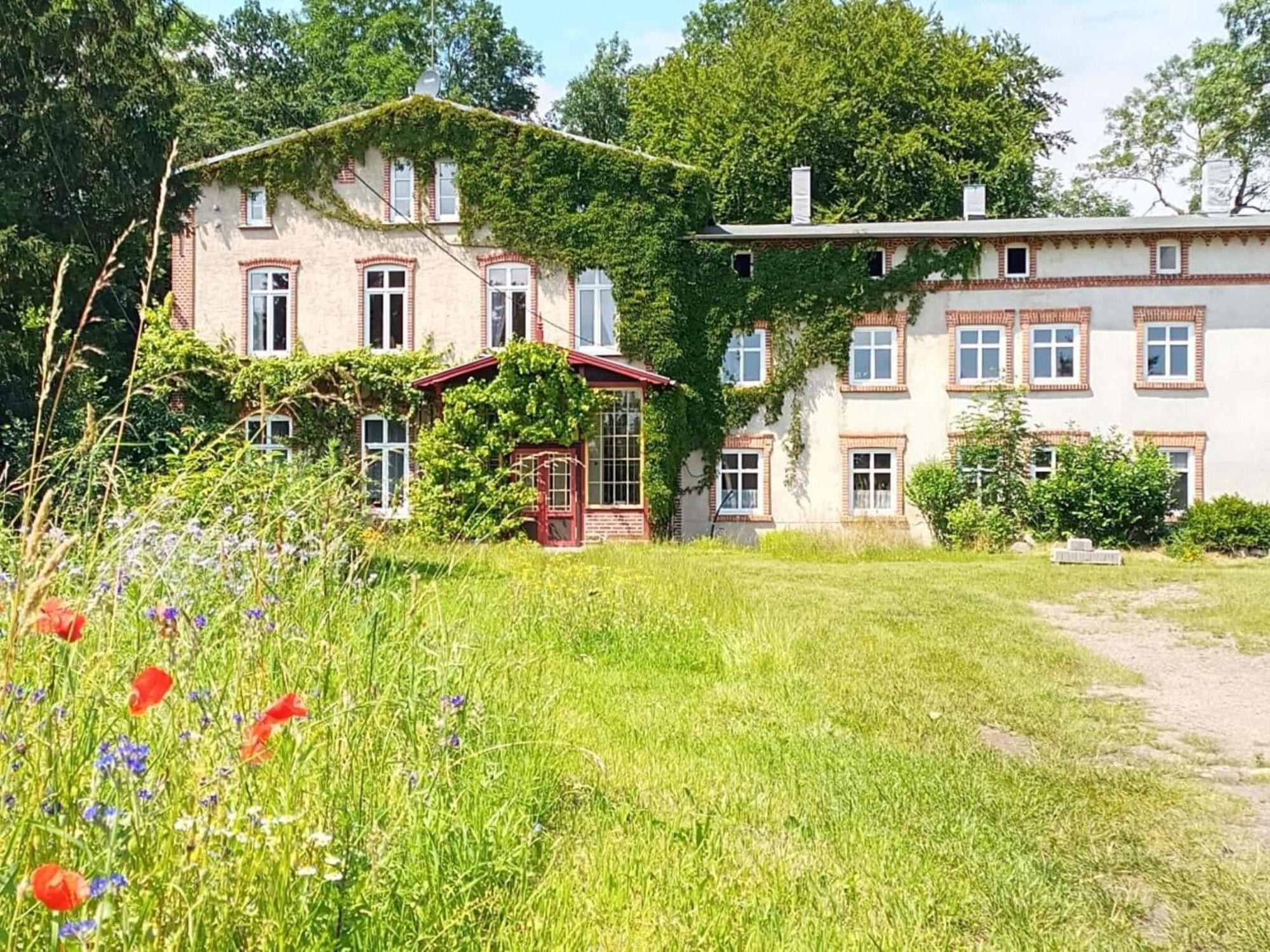 Ferienwohnung Im Gutshaus Alt Krassow Inmitten Der Natur Lalendorf Exterior foto